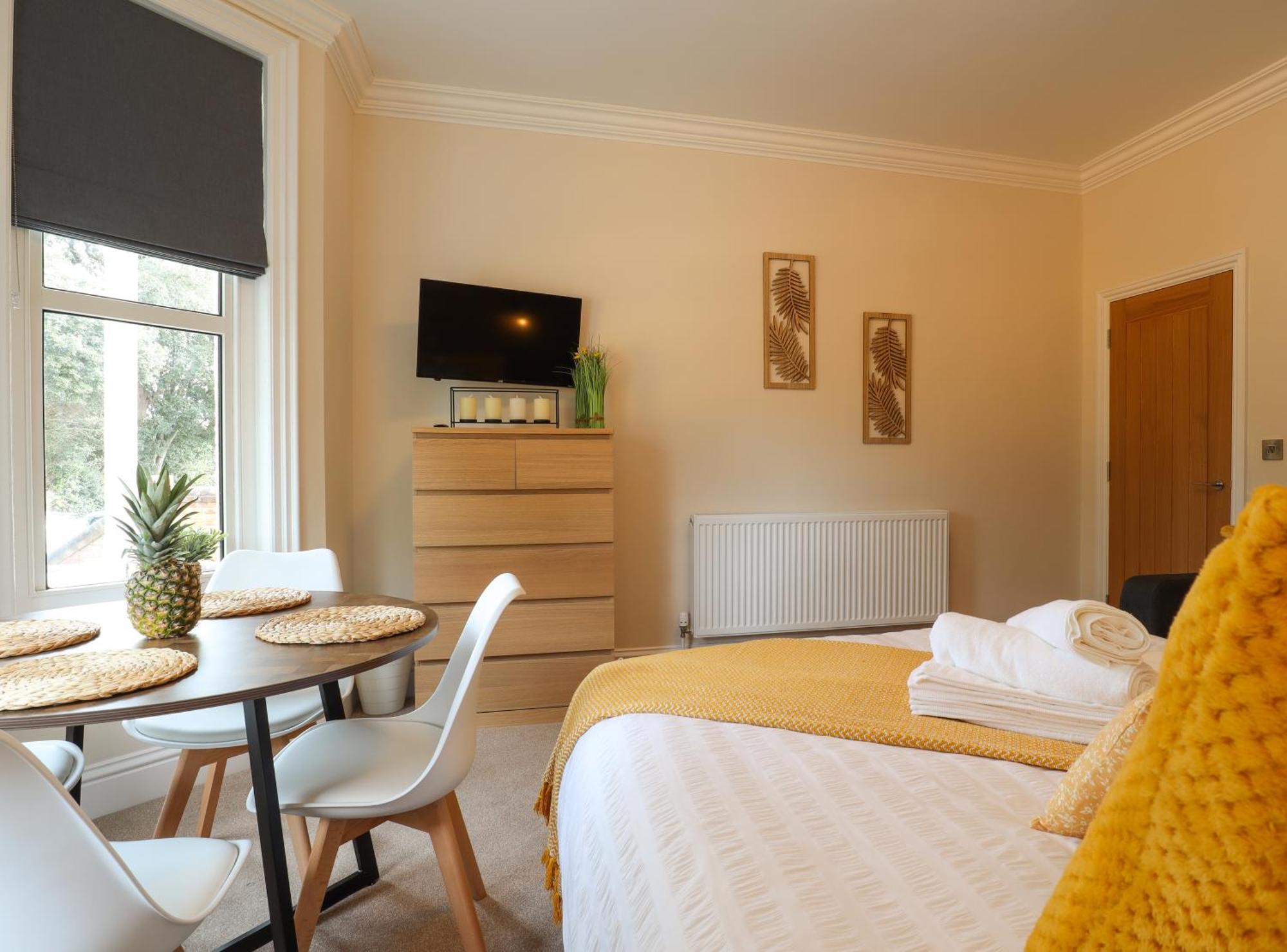 One Bed Apartment, Close To Train, City, Beach And Hospital Long Booking Welcome Eastbourne Exterior foto