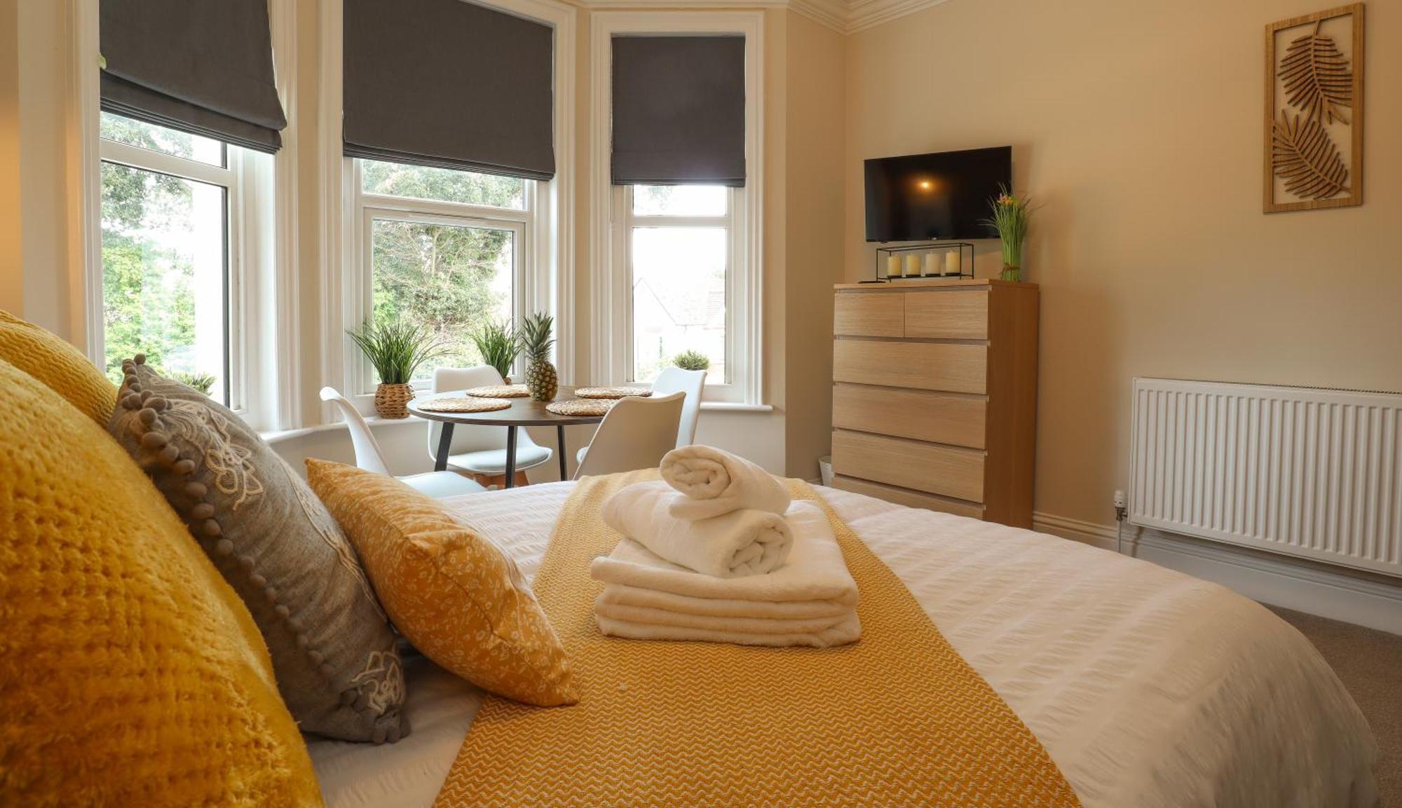 One Bed Apartment, Close To Train, City, Beach And Hospital Long Booking Welcome Eastbourne Exterior foto